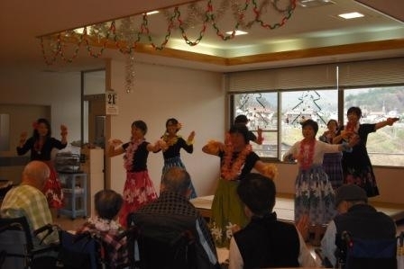『 療養型病棟クリスマス会 』 の報告
