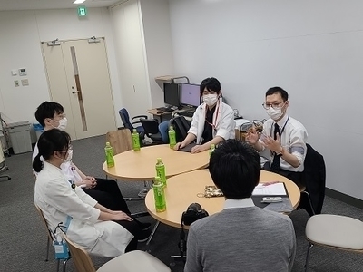 先輩医師と座談会を開きました