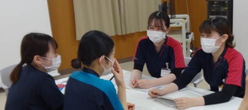 3年目看護職員 看護実践発表会