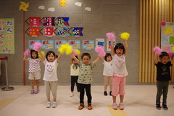 たんぽぽ保育所園児によるダンスの披露