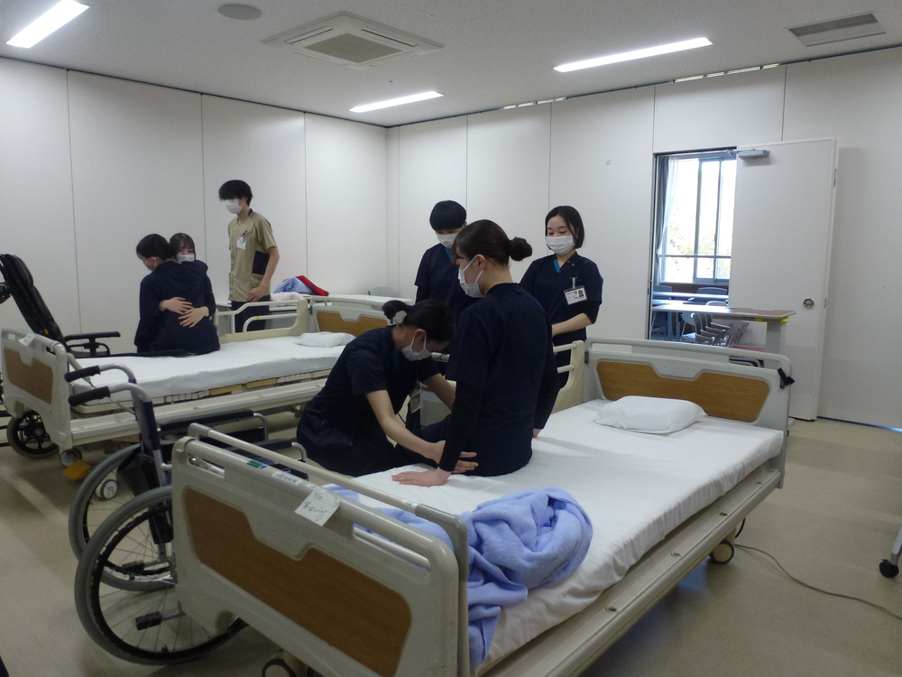 日常生活動作援助の様子
