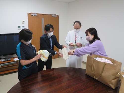 島根タオル帽子の会からの寄贈がありました