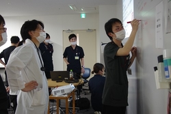 ようこそ！センパイ　デスカッションの様子