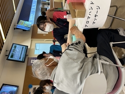 看護師によるアロマハンドマッサージ