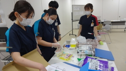 採血・静脈点滴の様子②