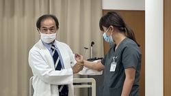 出張指導の様子　小林先生と初期臨床研修医