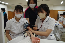 看護体験の様子③