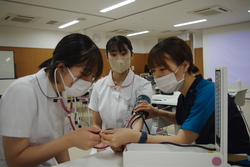 看護体験の様子④
